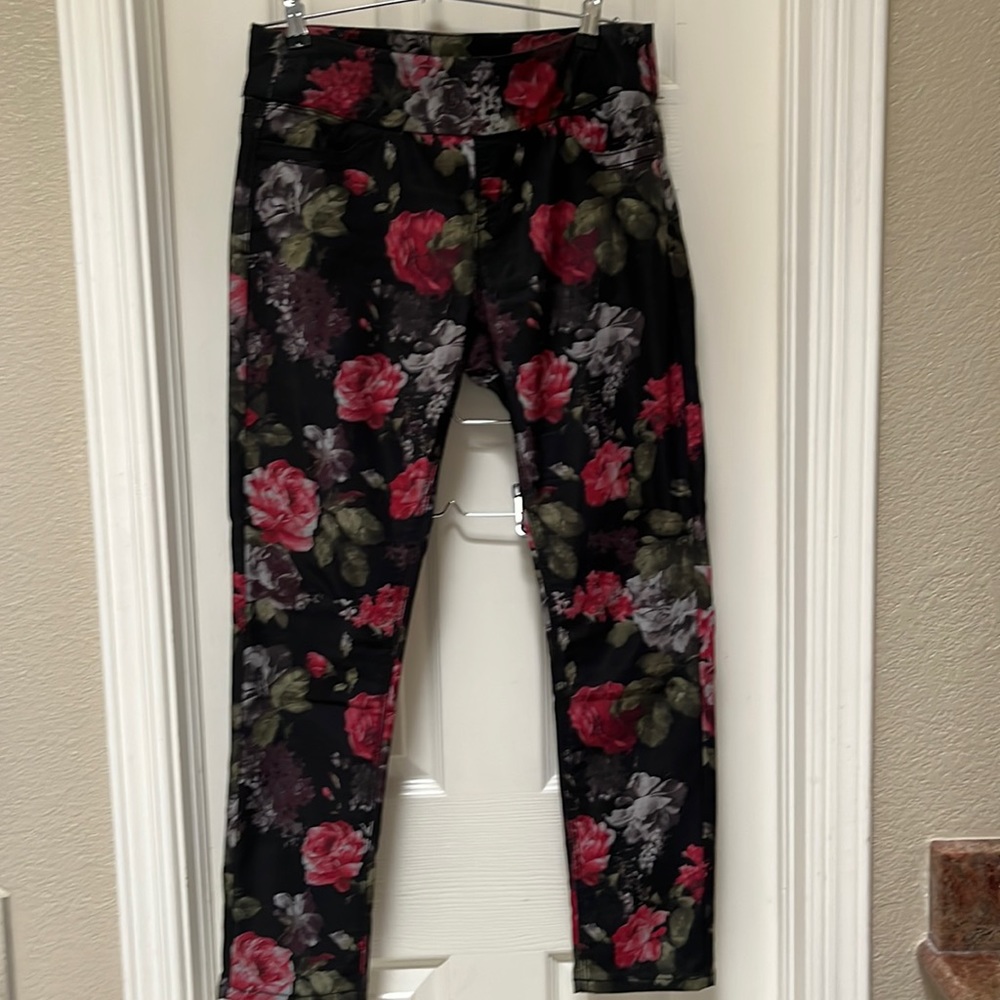 Soft Surroundings leggings. Size S. Multi colored